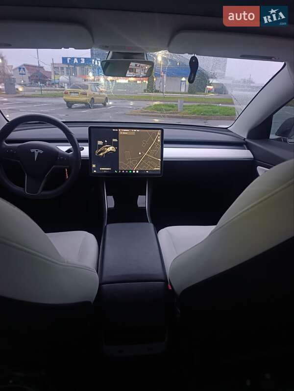 Седан Tesla Model 3 2020 в Києві