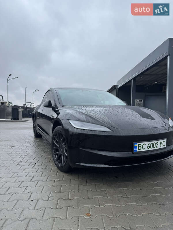 Седан Tesla Model 3 2024 в Буске