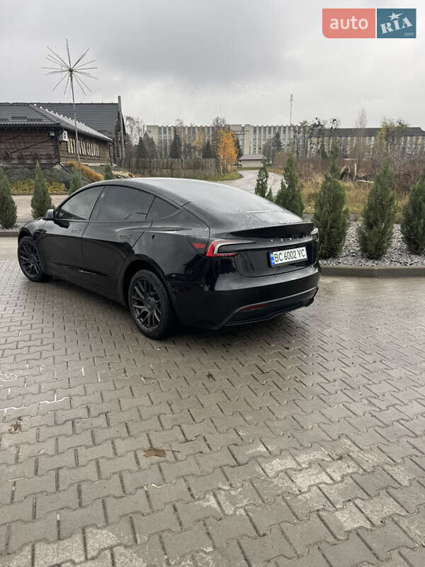 Седан Tesla Model 3 2024 в Буске