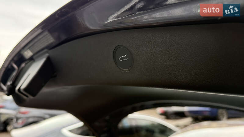 Седан Tesla Model 3 2021 в Львові