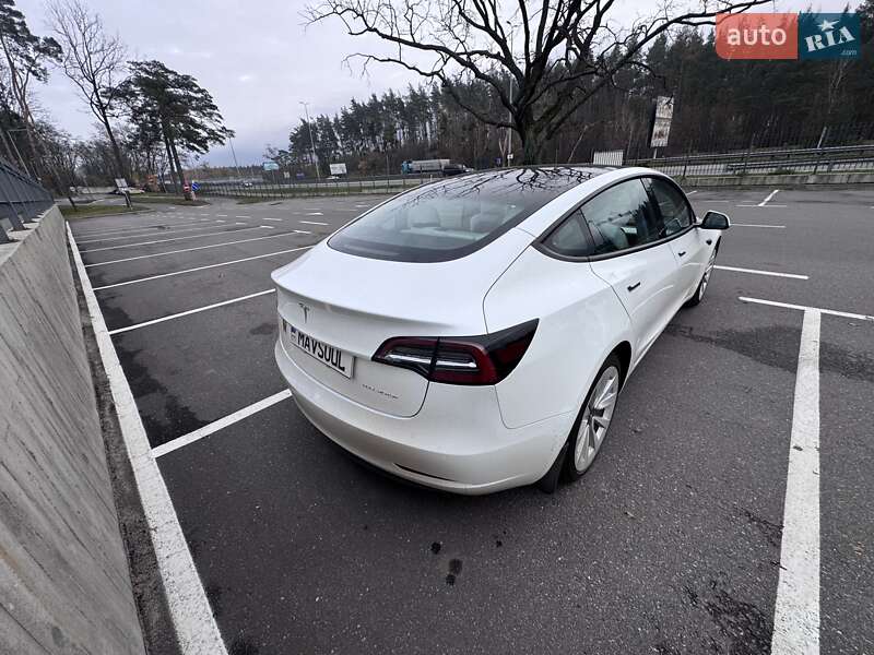 Седан Tesla Model 3 2022 в Ірпені
