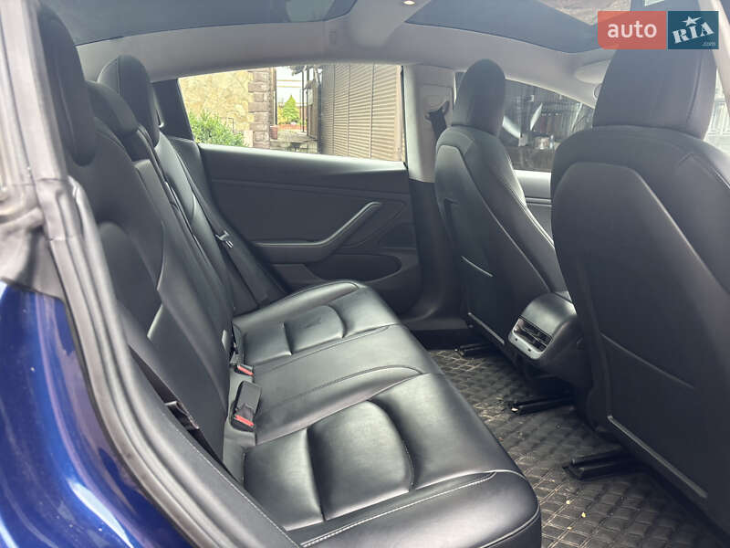 Седан Tesla Model 3 2019 в Киеве