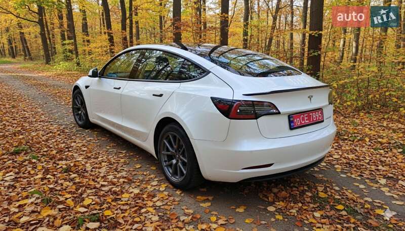 Седан Tesla Model 3 2022 в Киеве