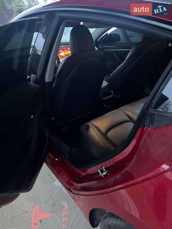 Седан Tesla Model 3 2023 в Житомирі