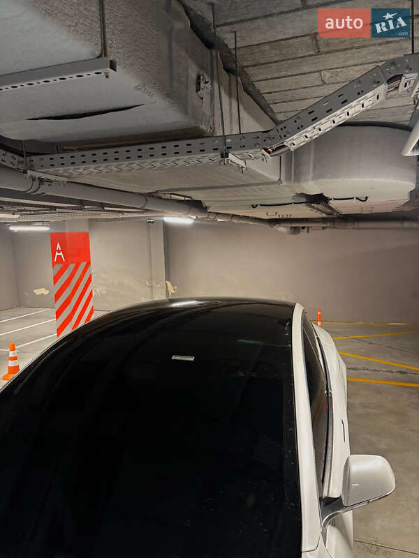 Седан Tesla Model 3 2020 в Львове