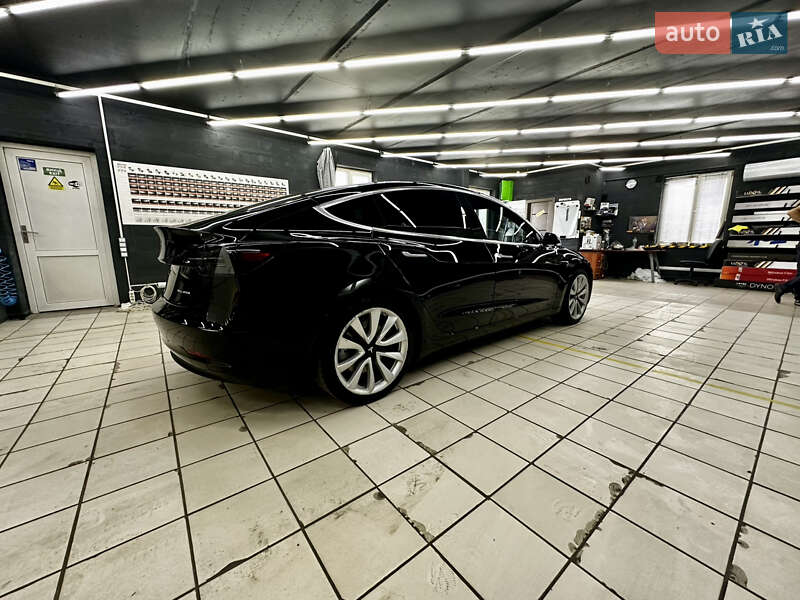 Седан Tesla Model 3 2019 в Киеве