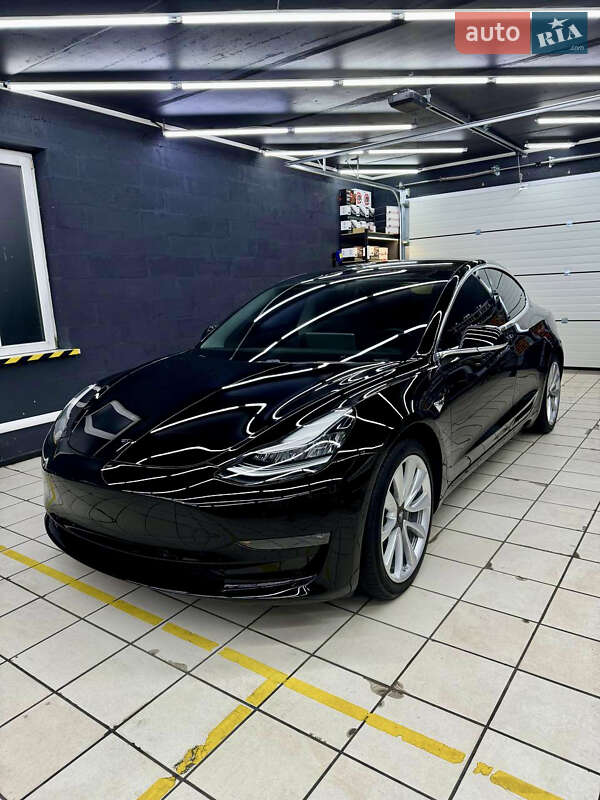 Седан Tesla Model 3 2019 в Киеве