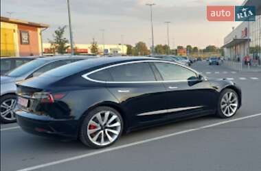 Седан Tesla Model 3 2019 в Володимирі