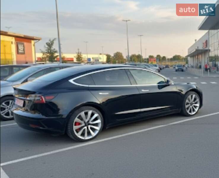 Седан Tesla Model 3 2019 в Луцке