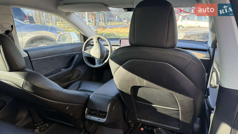 Седан Tesla Model 3 2020 в Львові
