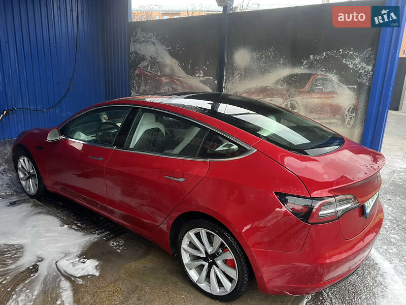 Седан Tesla Model 3 2018 в Харкові