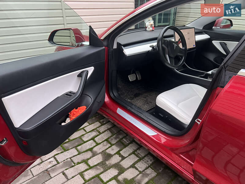 Седан Tesla Model 3 2018 в Харкові