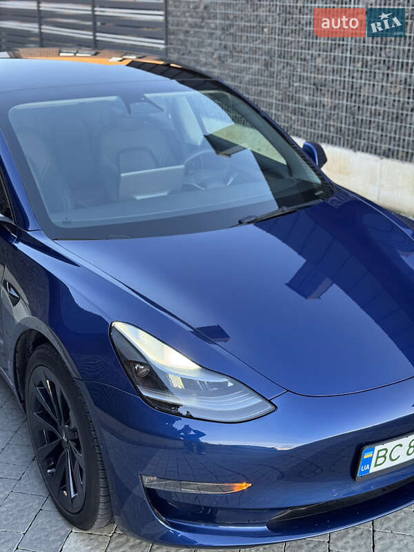 Седан Tesla Model 3 2021 в Львові