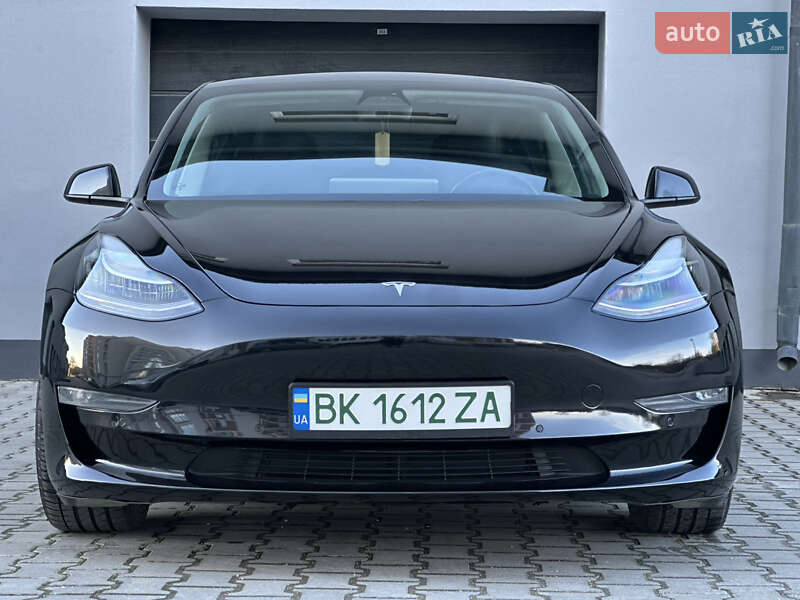 Седан Tesla Model 3 2019 в Тернополі