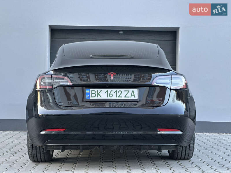 Седан Tesla Model 3 2019 в Тернополі