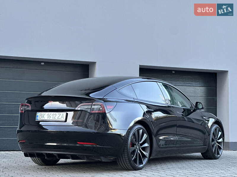 Седан Tesla Model 3 2019 в Тернополі