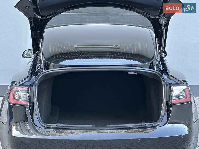 Седан Tesla Model 3 2019 в Тернополі