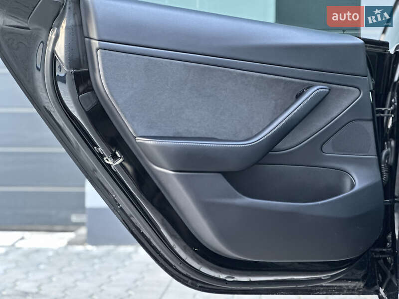 Седан Tesla Model 3 2019 в Тернополі
