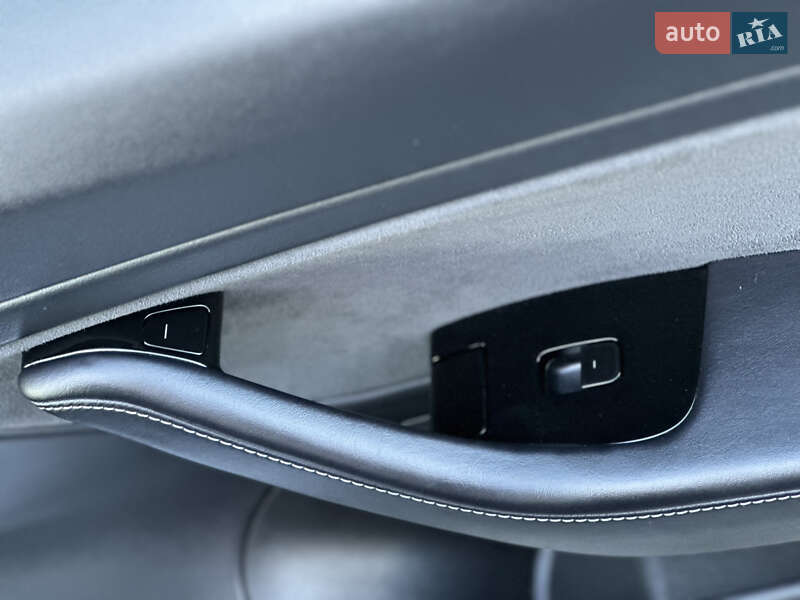 Седан Tesla Model 3 2019 в Тернополі