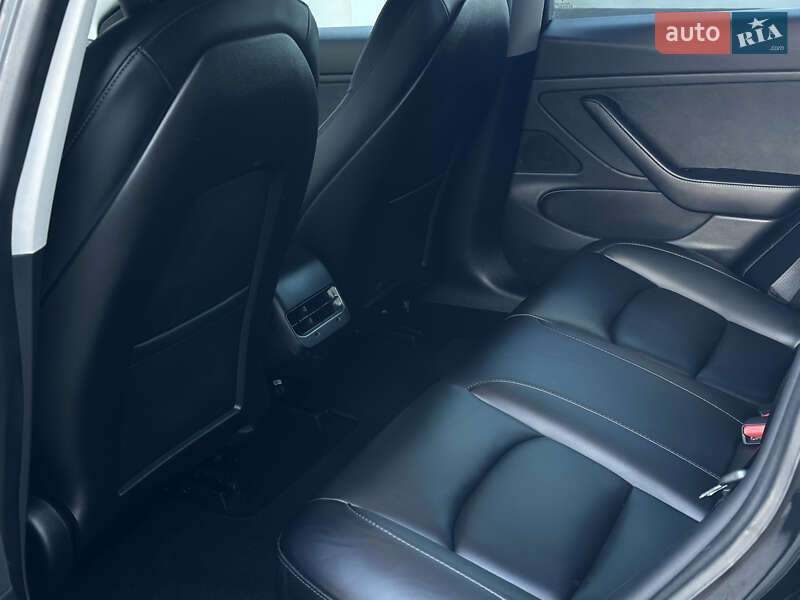 Седан Tesla Model 3 2019 в Тернополі