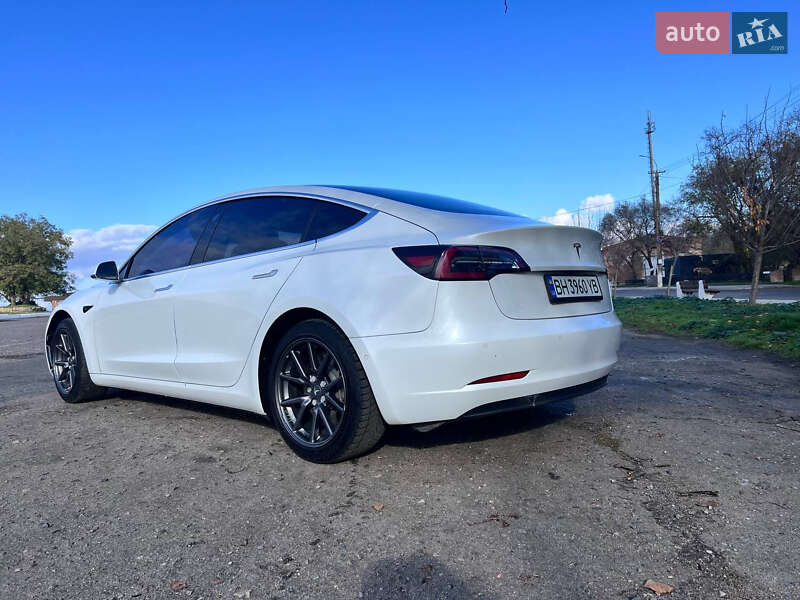 Седан Tesla Model 3 2020 в Одессе