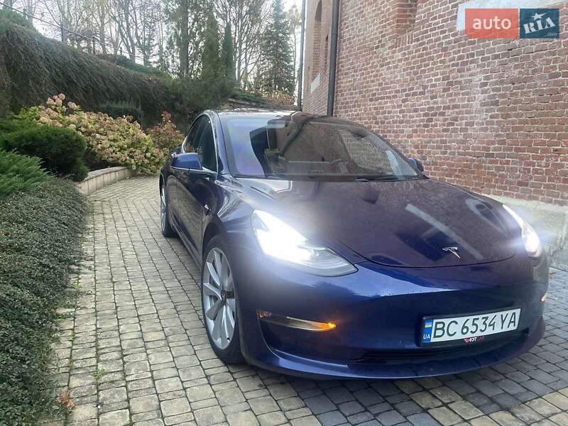Седан Tesla Model 3 2019 в Львові