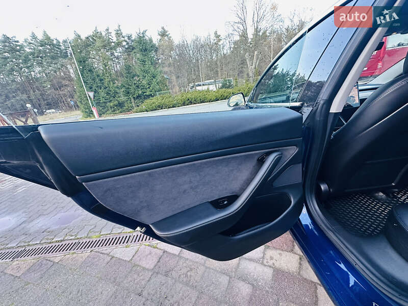 Седан Tesla Model 3 2018 в Львове фото 25 Седан Tesla Model 3 2018 в Львове