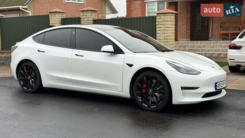 Седан Tesla Model 3 2021 в Виннице