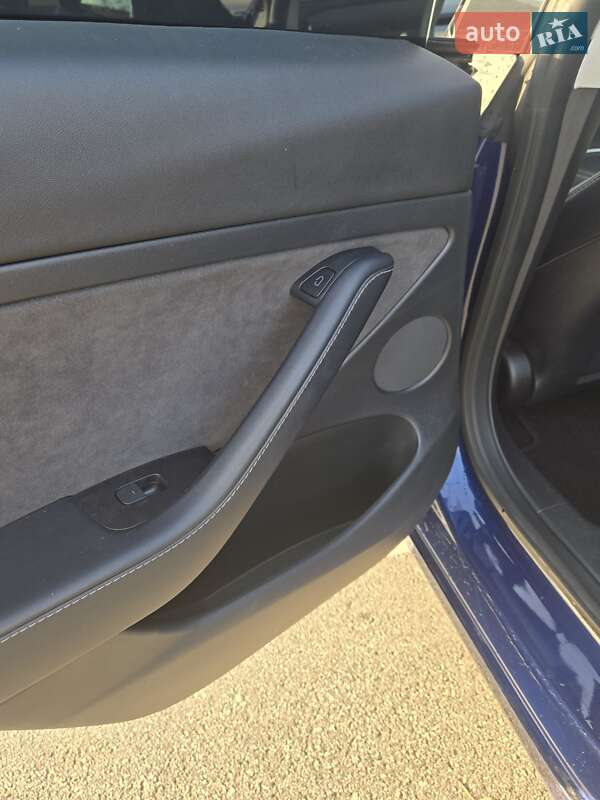 Седан Tesla Model 3 2022 в Киеве