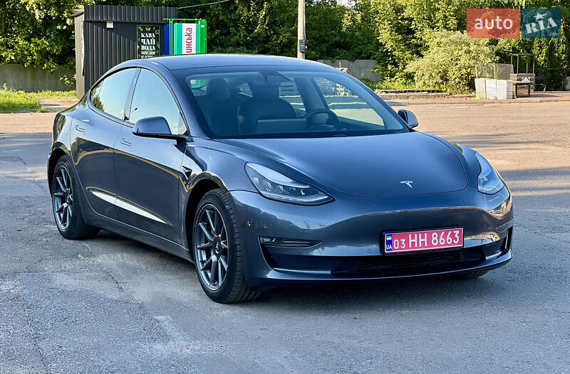 Седан Tesla Model 3 2021 в Рівному