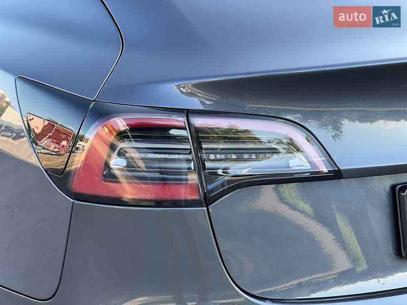 Седан Tesla Model 3 2021 в Рівному