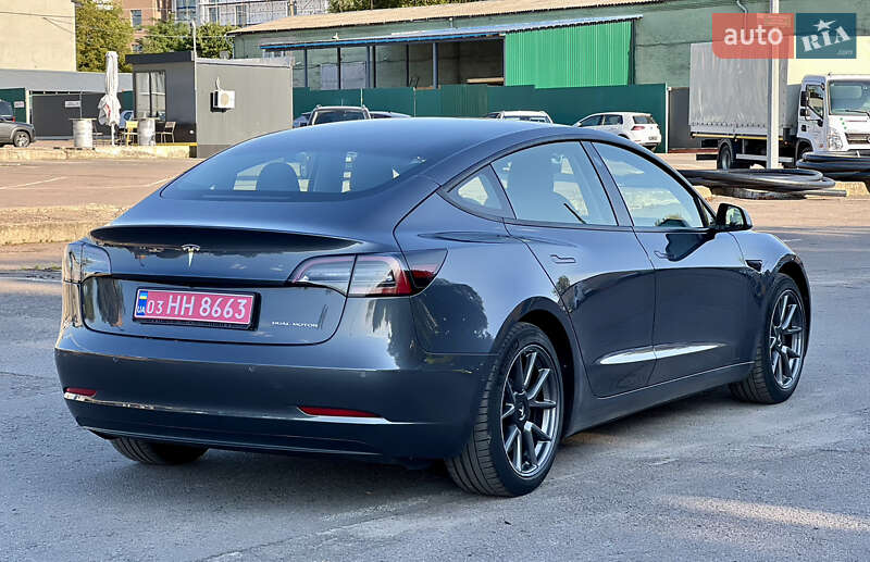 Седан Tesla Model 3 2021 в Рівному
