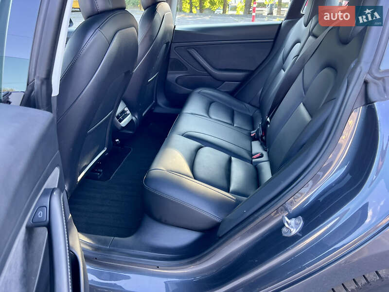 Седан Tesla Model 3 2021 в Рівному