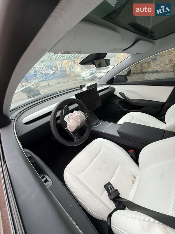 Седан Tesla Model 3 2025 в Киеве фото 13 Седан Tesla Model 3 2025 в Киеве