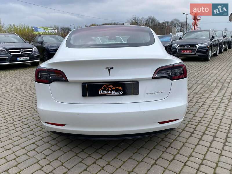 Седан Tesla Model 3 2019 в Львове