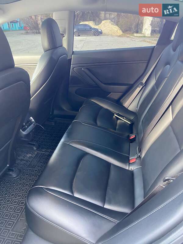 Седан Tesla Model 3 2018 в Каменском