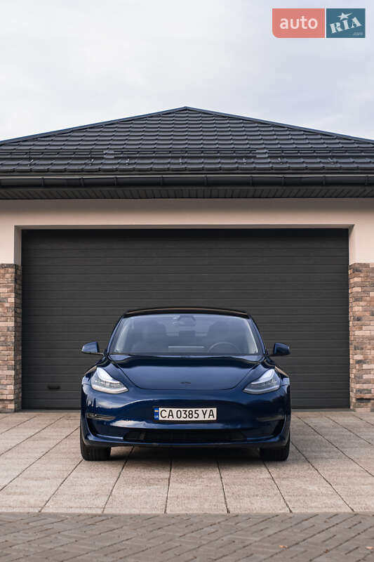 Седан Tesla Model 3 2021 в Черкасах
