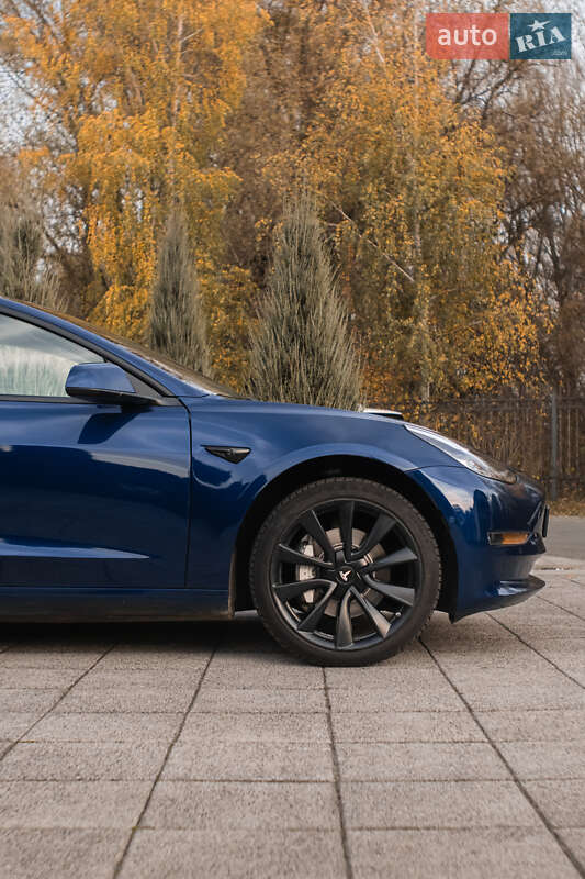 Седан Tesla Model 3 2021 в Черкасах