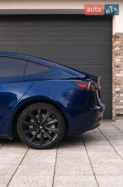 Седан Tesla Model 3 2021 в Черкассах
