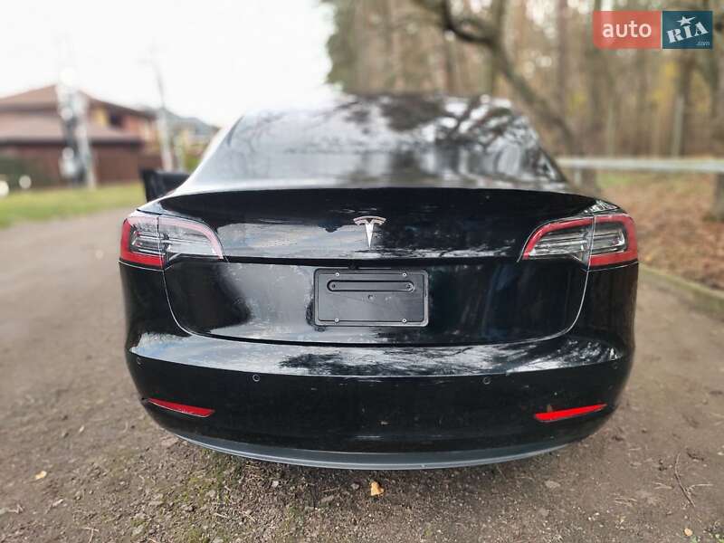 Седан Tesla Model 3 2018 в Києві