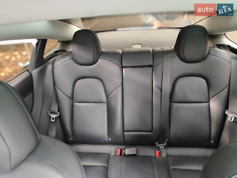 Седан Tesla Model 3 2018 в Києві