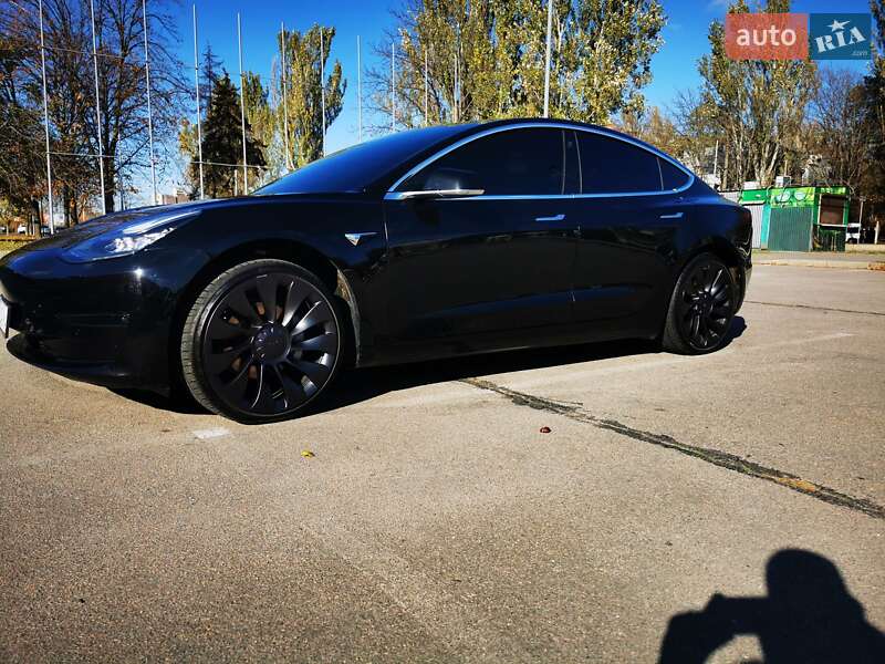 Седан Tesla Model 3 2019 в Запоріжжі