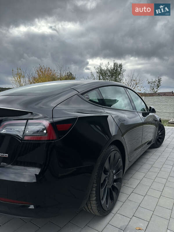 Седан Tesla Model 3 2021 в Львове