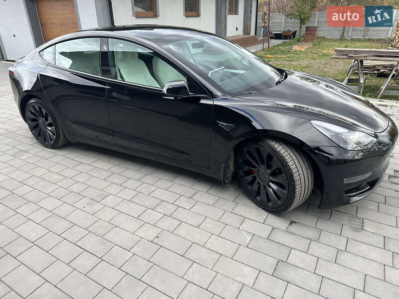 Седан Tesla Model 3 2021 в Львове