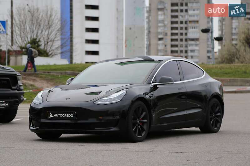 Седан Tesla Model 3 2019 в Киеве