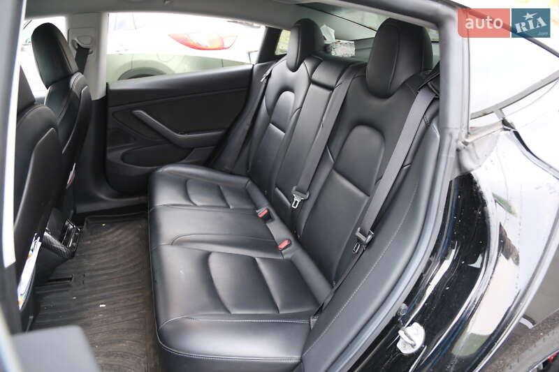 Седан Tesla Model 3 2019 в Киеве