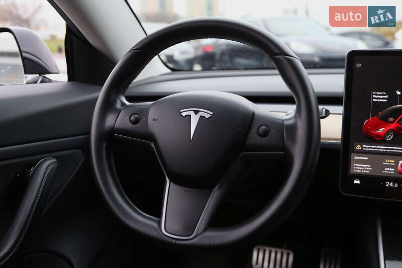 Седан Tesla Model 3 2019 в Киеве