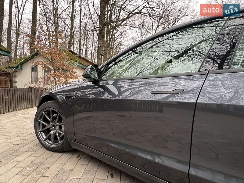 Седан Tesla Model 3 2021 в Киеве