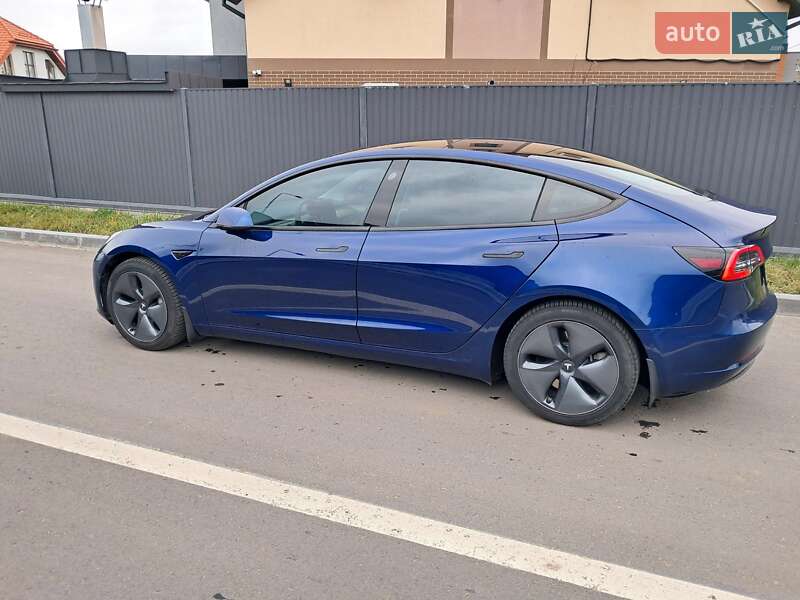 Седан Tesla Model 3 2021 в Львові