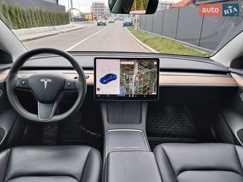 Седан Tesla Model 3 2021 в Львові